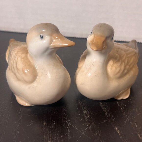 Porcelain Duck Figurines - Set‎ of 2 (AA1) - Picture 1 of 5